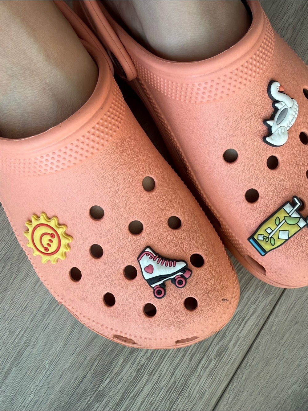 Women Peach Slip-On Crocs Sandals + 5 Jibbitz - Picture 6 of 6